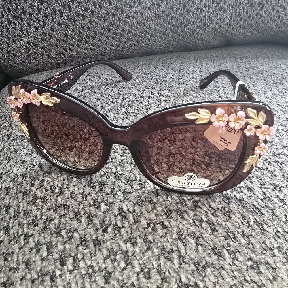 Versona Brown Cat-Eye Sunglasses with Floral Accents